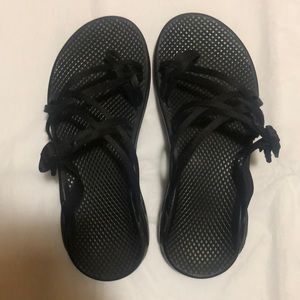 Chaco Women’s Black Thin Strap size 8